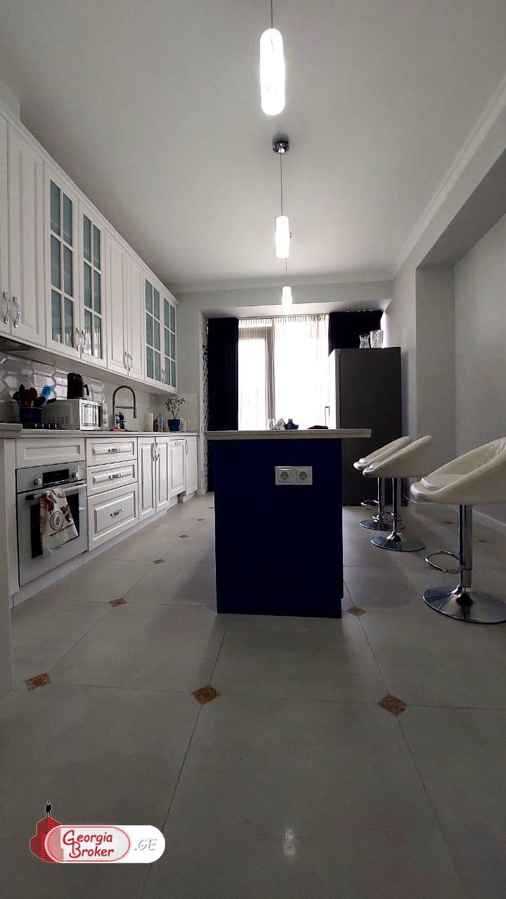 იყიდება ახალი გარემონტებული 5 ოთახიანი ბინა   ვაკეში